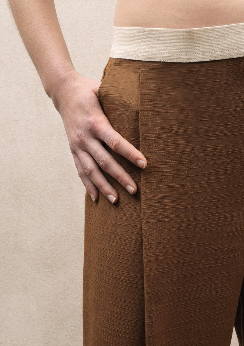 Wide pleat trousers | Brown