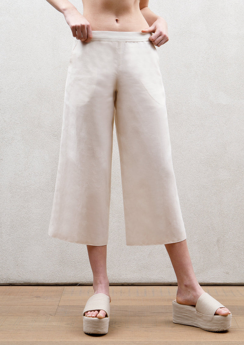 Wide plat cropped trousers